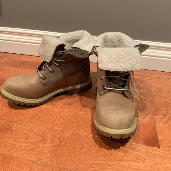 Authentic Woman’s Timberlands - Picture 2 of 4